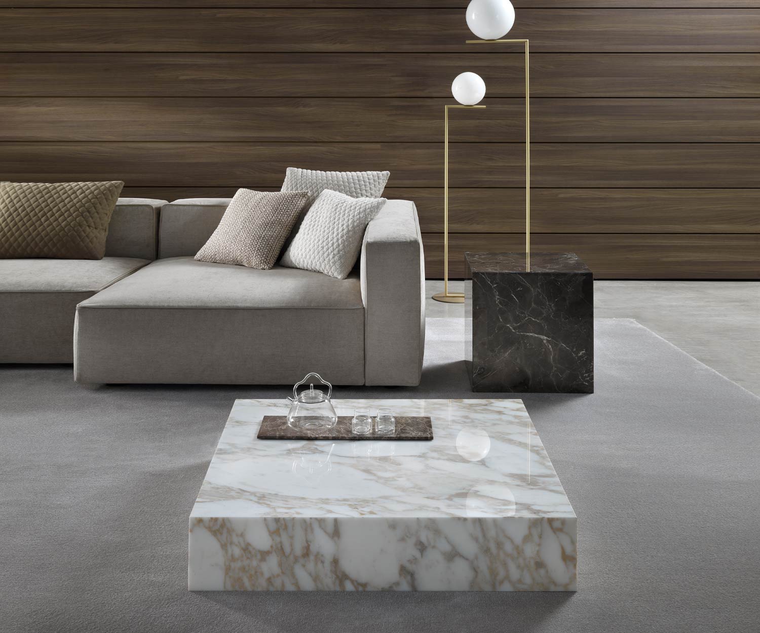 Quadratischer Marmor Tisch Thor im Wohnzimmer in Calacatta Gold