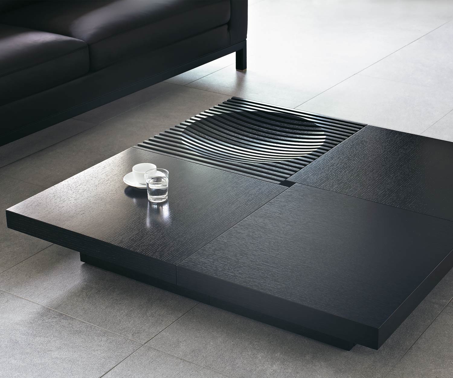 Hochwertiger Conde House Barringer Design Beistelltisch in Walnuss bzw. Nussbaum Hochwertiger Conde House Barringer Design Beistelltisch in Walnuss bzw. Nussbaum