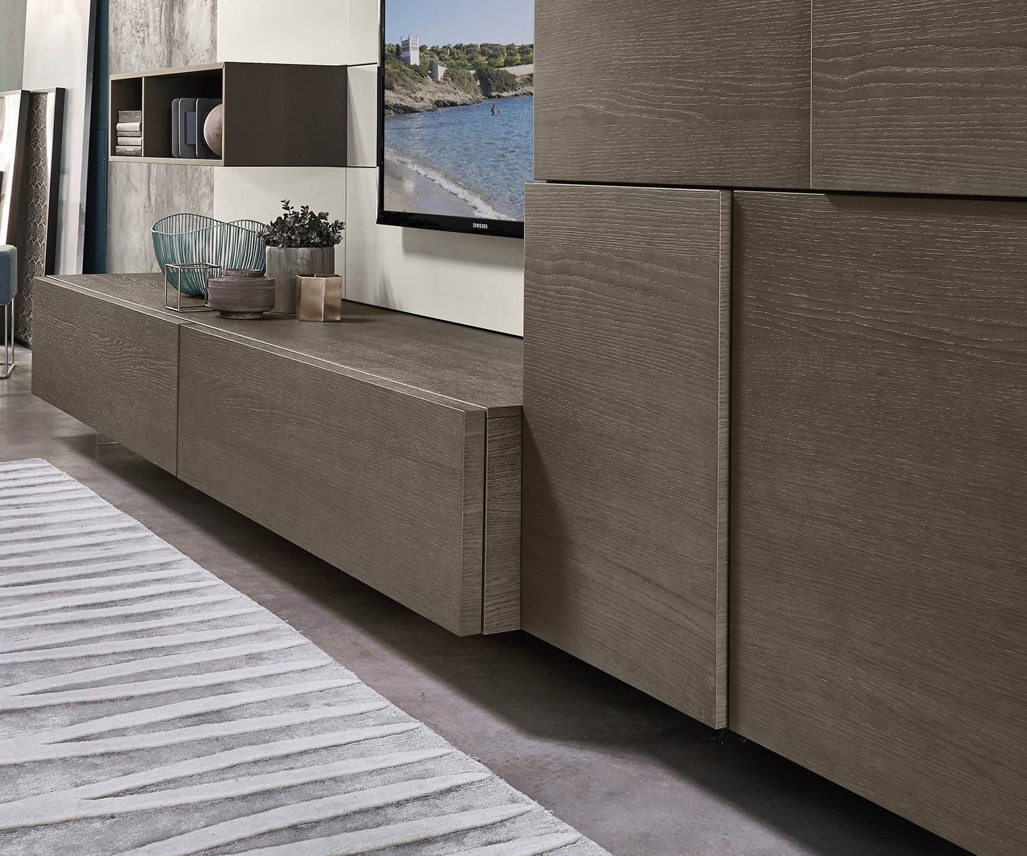 Moderne Livitalia Design Wohnwand C34 Eiche furniert in Farbe Lehm gebeizt