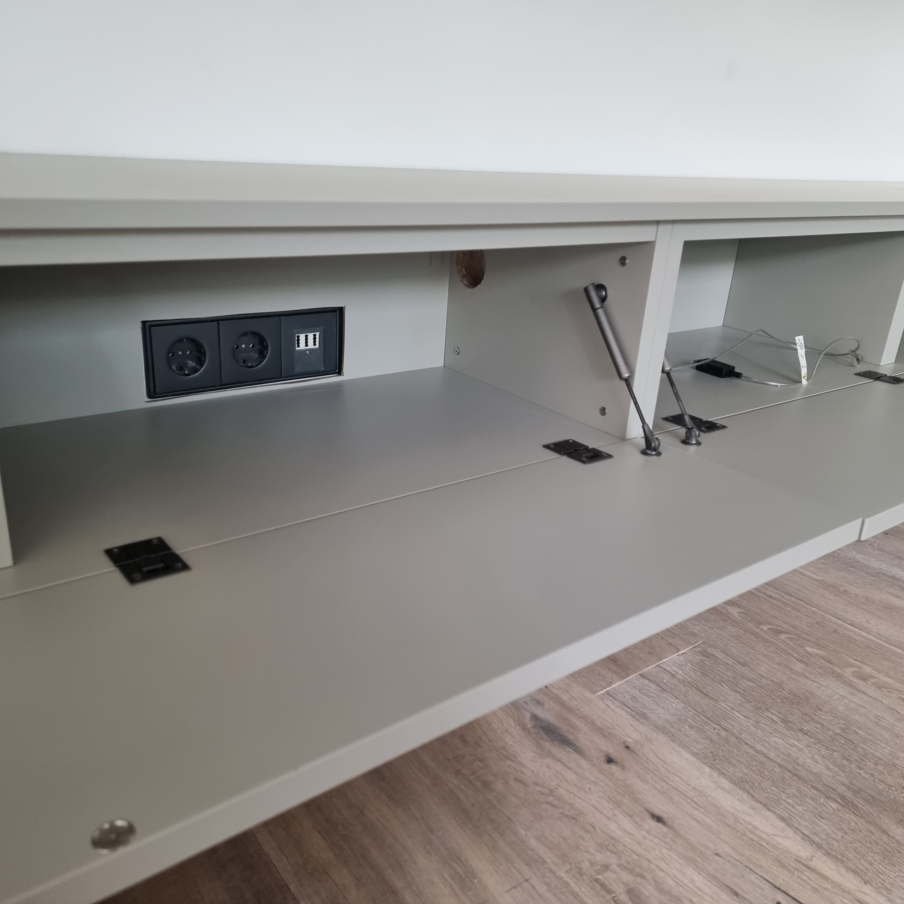 Box Lowboard Wand hngend HEllgrau Matt (3) Box Lowboard Wand hngend HEllgrau Matt (3)