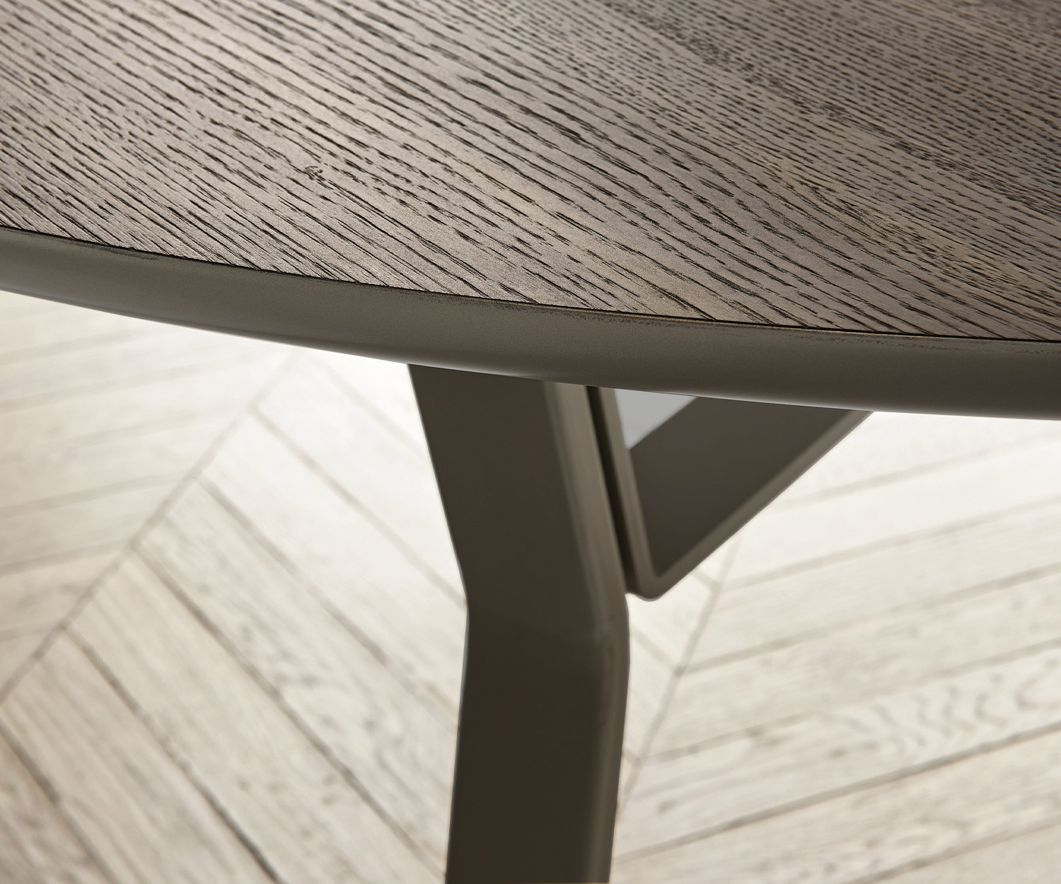 High-quality iron dining table from Livitalia with detailed table edge oak wood veneer metal base frame High-quality iron dining table from Livitalia with detailed table edge oak wood veneer metal base frame