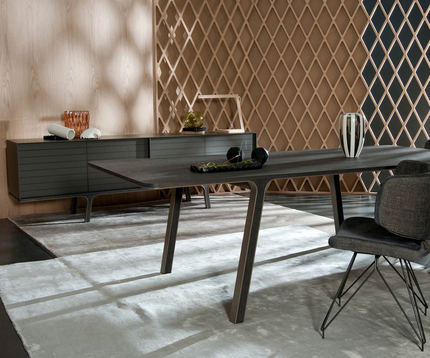 al2 Mobius 002 Designer Sideboard im Esszimmer aufgestellt al2 Mobius 002 Designer Sideboard im Esszimmer aufgestellt