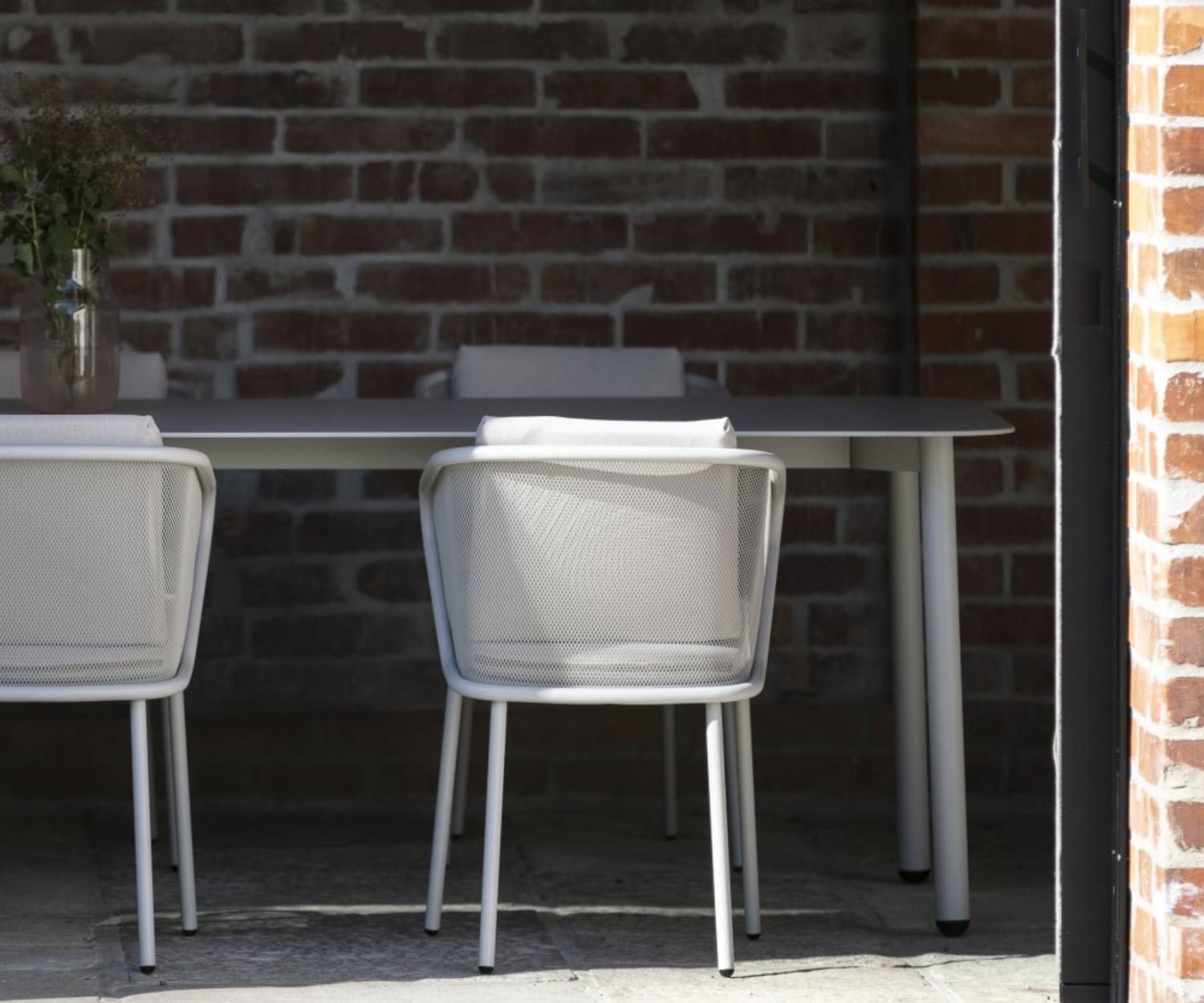 Moderner Todus Condor Design Gartentisch in Weiß mit HPL Tischplatte