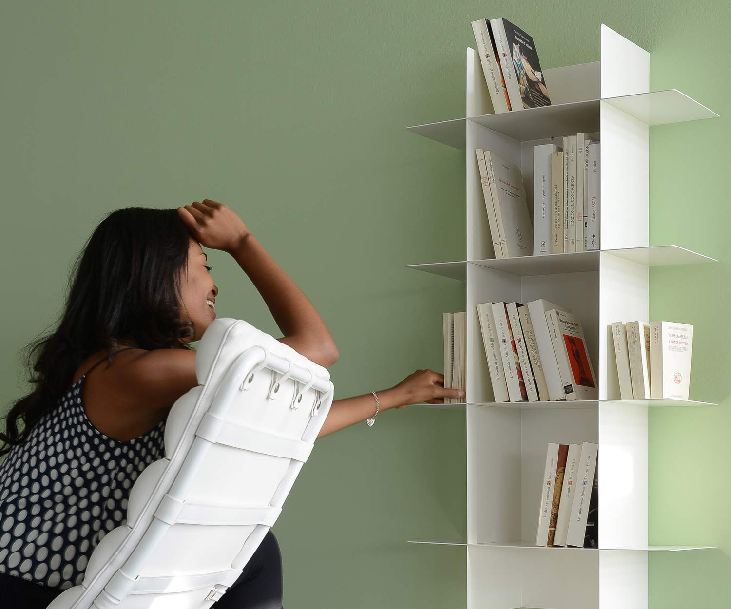 MEME Design Innesto Design Bücherregal für die Wand aus Metall MEME Design Innesto Design Bücherregal für die Wand aus Metall