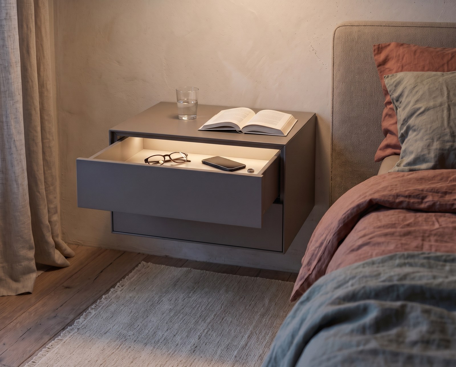 Exclusive Livitalia Ecletto design bedside cabinet with 2 drawers in white Exclusive Livitalia Ecletto design bedside cabinet with 2 drawers in white