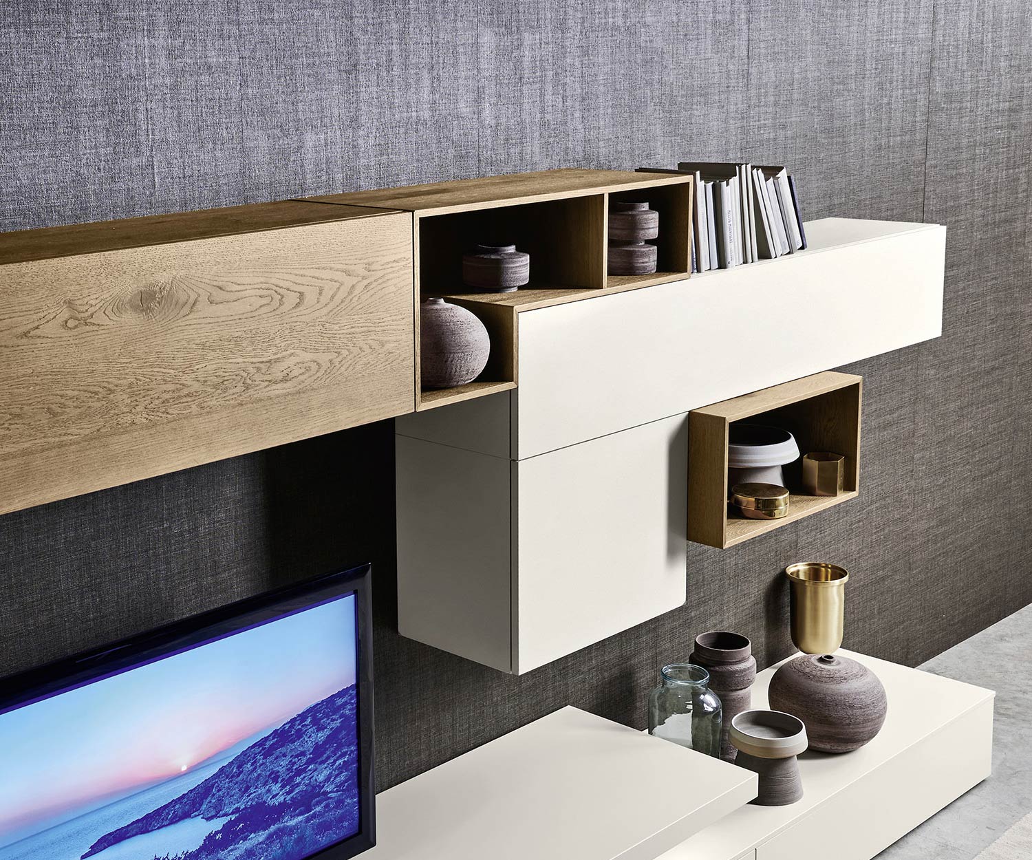 Modern Livitalia Design wall unit C22 with wall units in oak veneer and beige matt Modern Livitalia Design wall unit C22 with wall units in oak veneer and beige matt