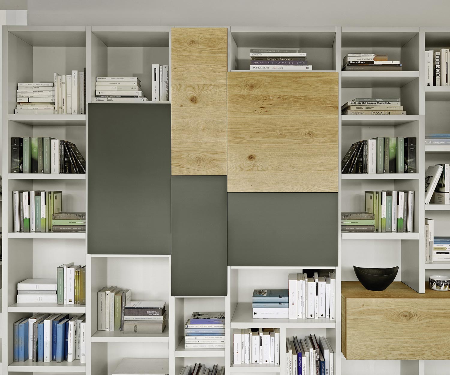 Modernes Livitalia Bücherregal mit Türen in Holz und Lack