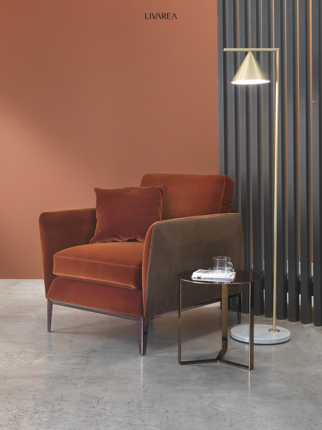 Gemütlicher Sessel Stoffbezug rot Wohnzimmer zum Fernsehen Retro Design
