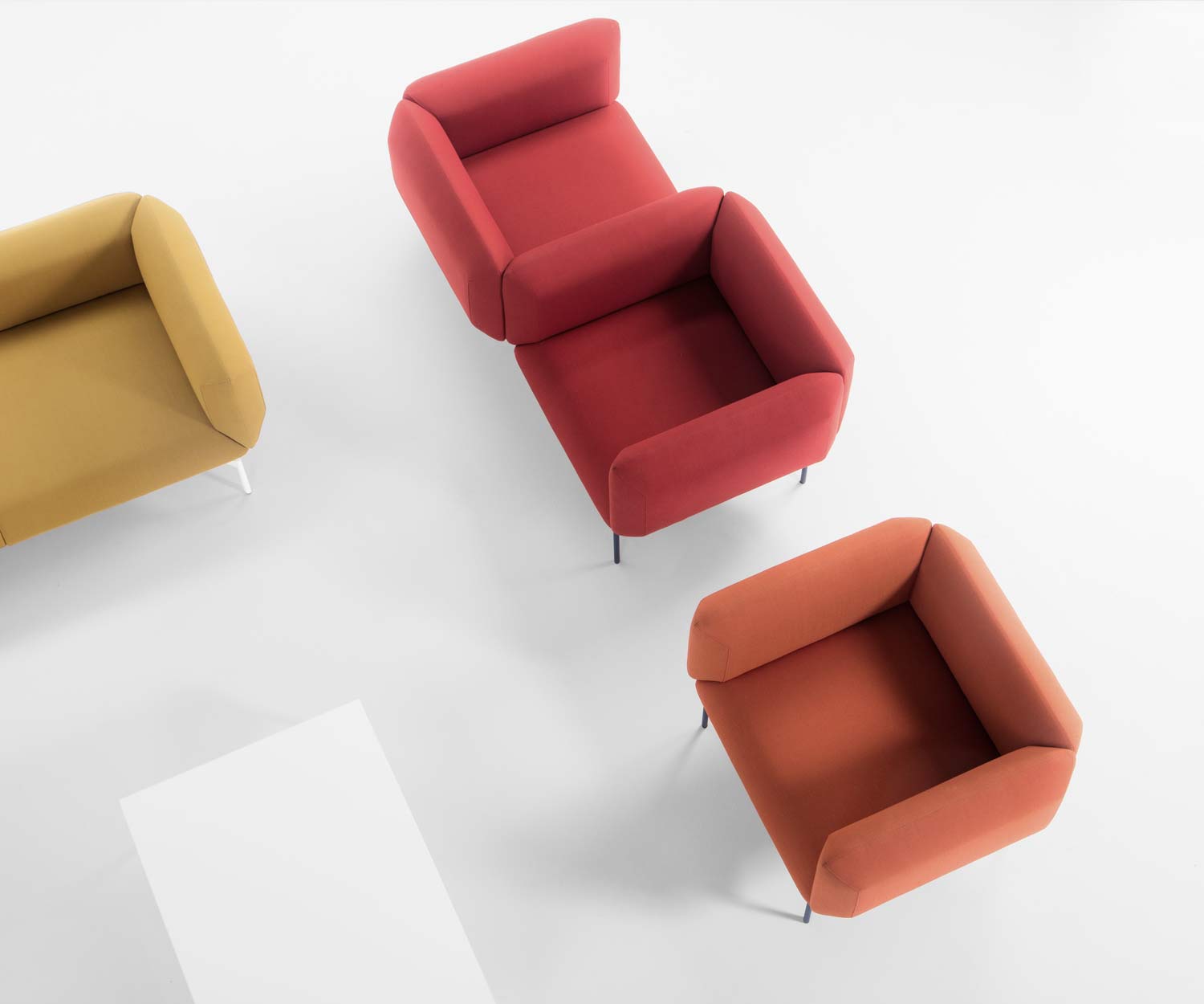 Hochwertiges Prostoria Design Sofa Segment mit Vis a vis in Rot Hochwertiges Prostoria Design Sofa Segment mit Vis a vis in Rot