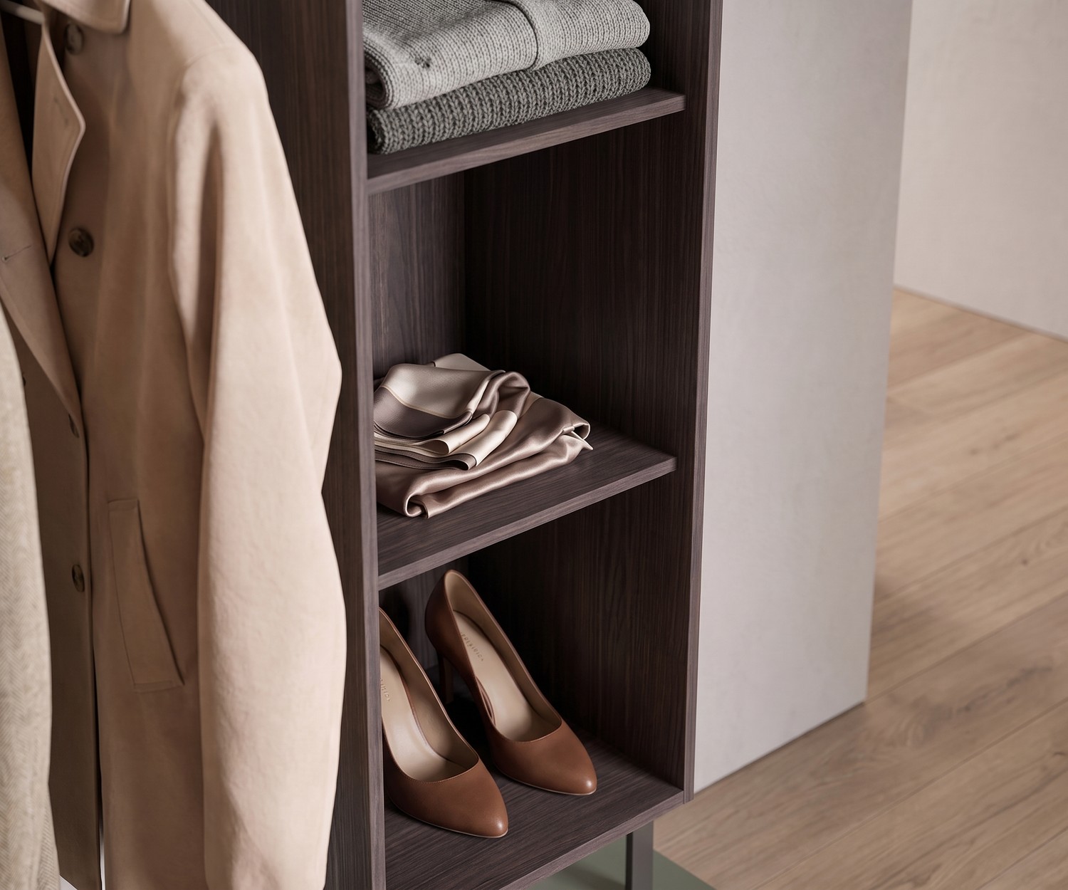 Novamobili Garderobenregal Easy 4 in dunklem Holzdekor Garderobe Novamobili Easy 4 mit Regal für Kleidung und Schuhe, dunkles Holzdekor Eucalipto im modernen Flur.