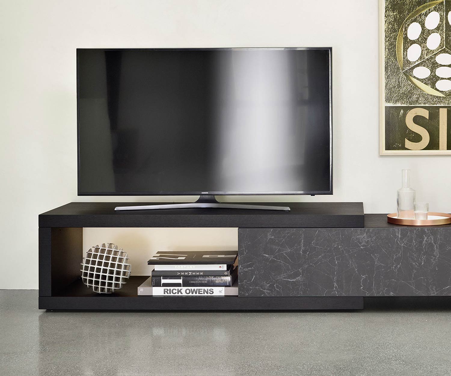 Moderne Designer TV Wohnwand C01 von Livitalia im Detail offene Bodenbank Schrank mit Marmor Optik Moderne Designer TV Wohnwand C01 von Livitalia im Detail offene Bodenbank Schrank mit Marmor Optik