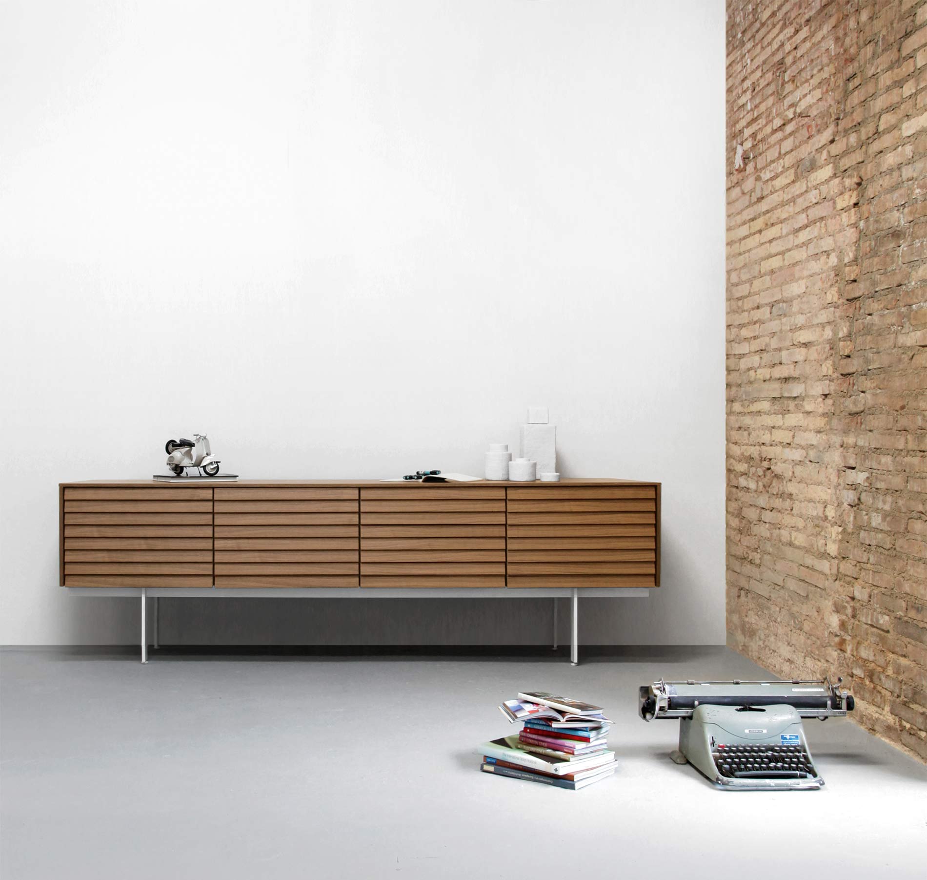 Sidebroad Design Modernes Sideboard auf Sockel