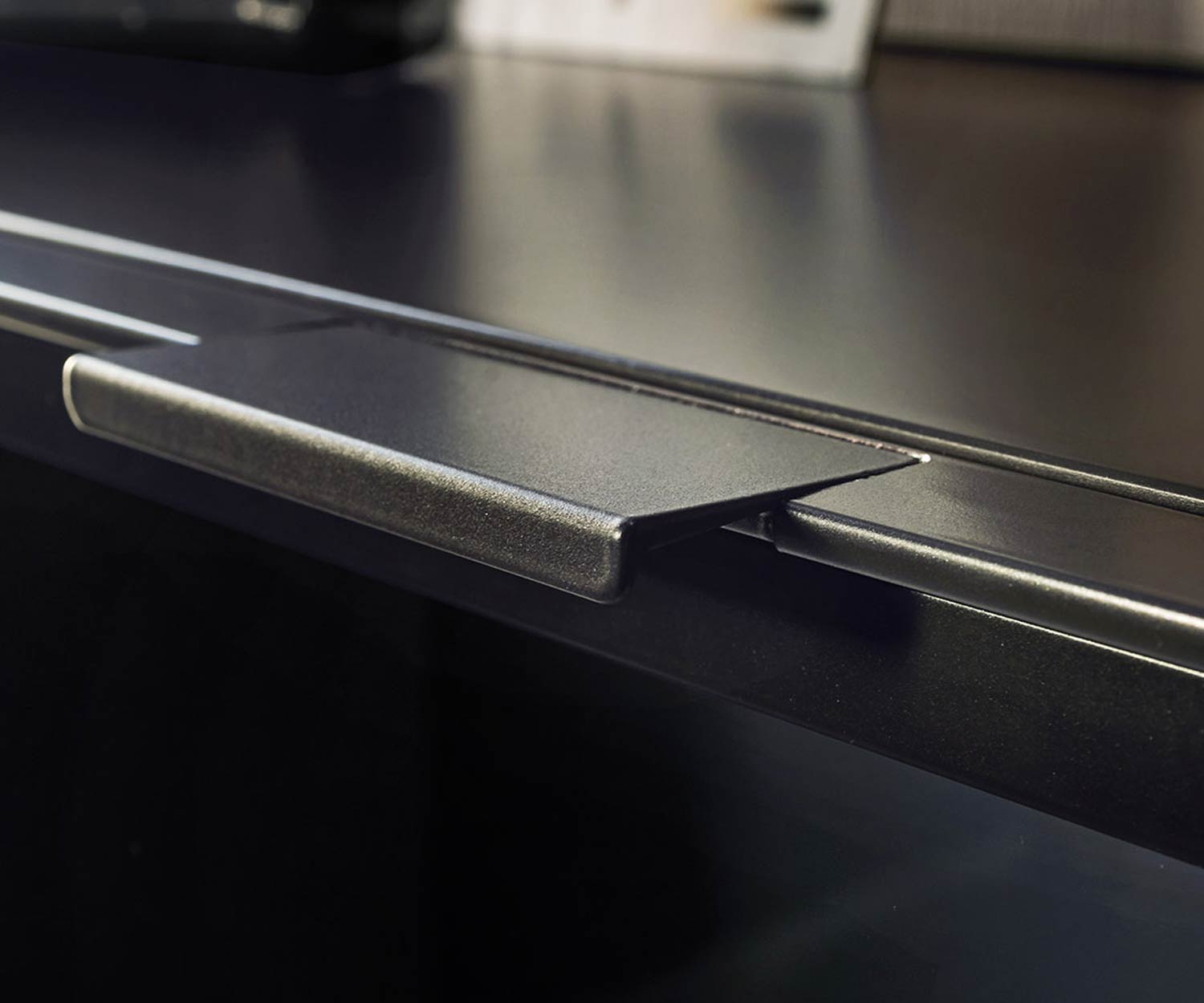 Hochwertige Livitalia Wohnwand C36 im Detail Griff Hochwertige Livitalia Wohnwand C36 im Detail Griff