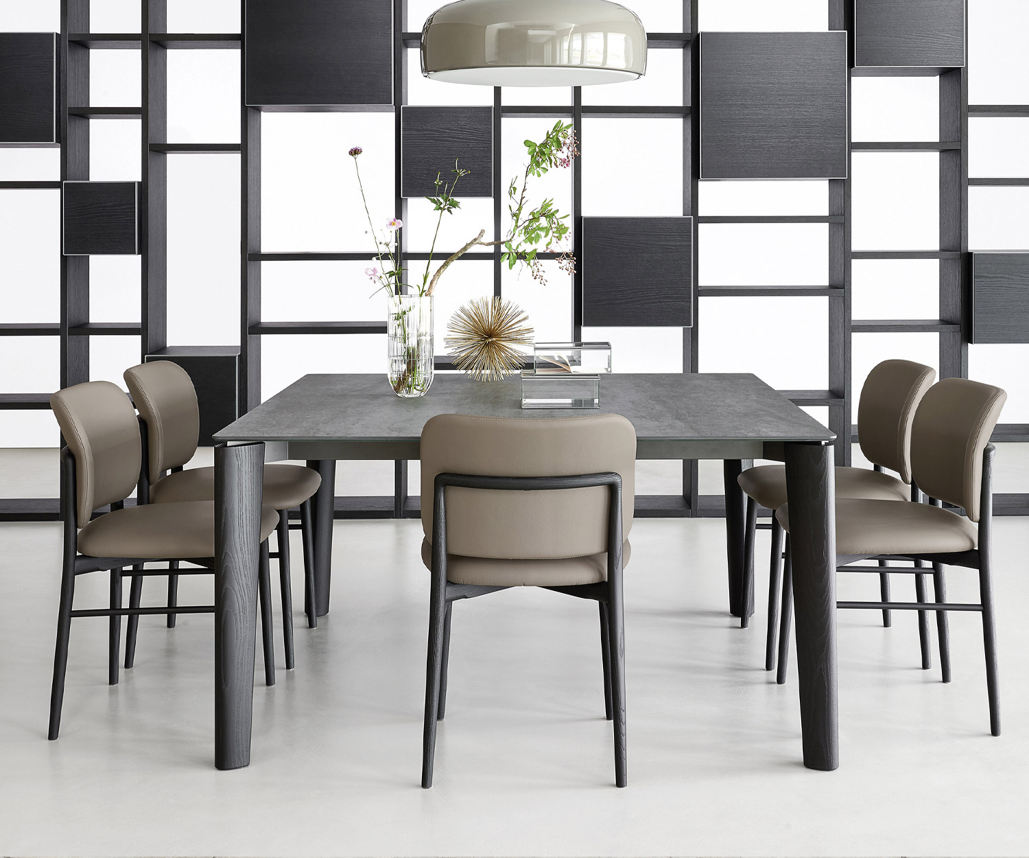 Moderner Livitalia Designer Esszimmerstuhl Alice an großem Tisch Holzgestell Moderner Livitalia Designer Esszimmerstuhl Alice an großem Tisch Holzgestell