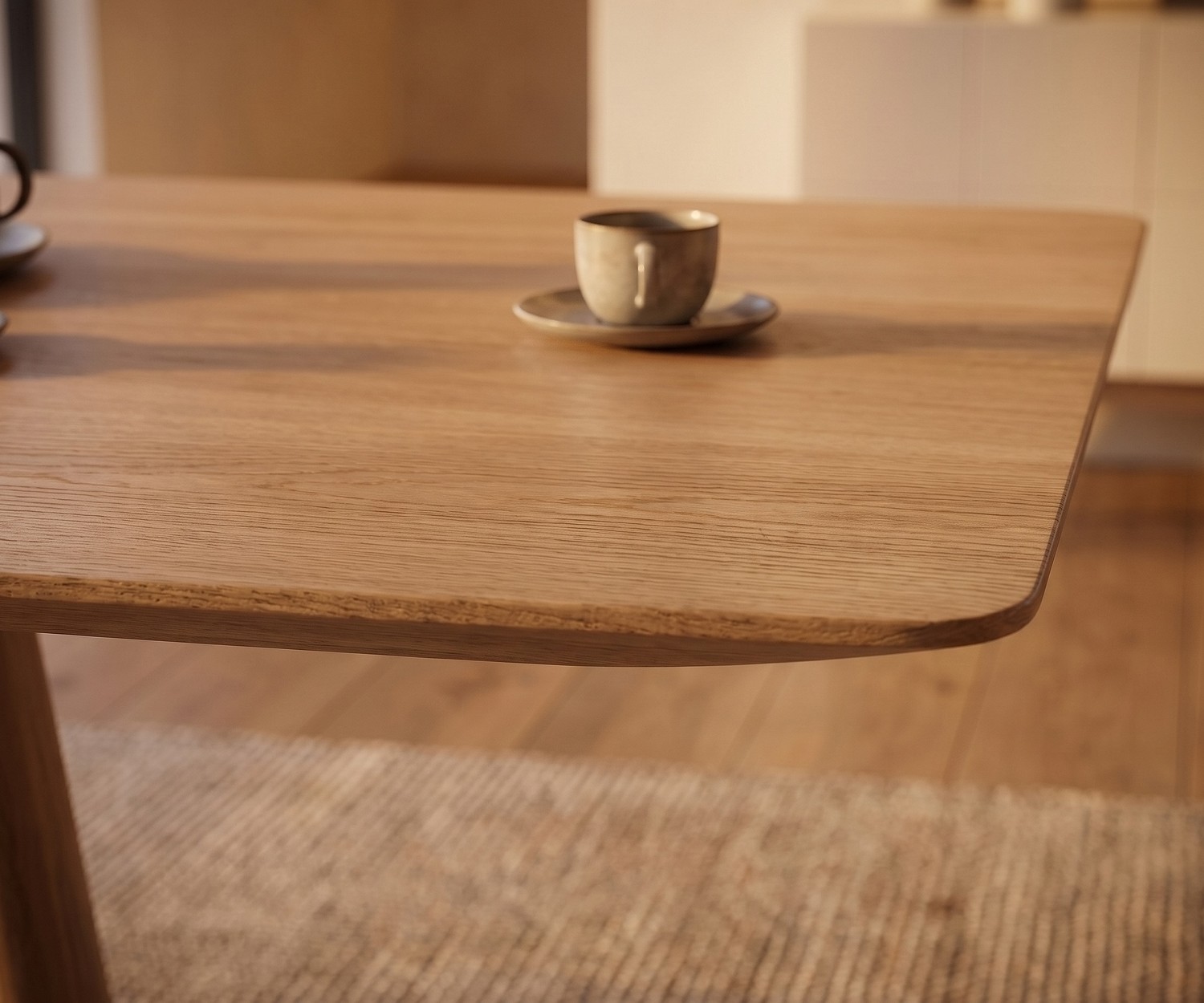 al2 mos-i-ko Oak Dining Table with Curved Corners mos-i-ko 001 a dining table in light oak, close-up of the rounded tabletop corner in a warm, modern dining room.