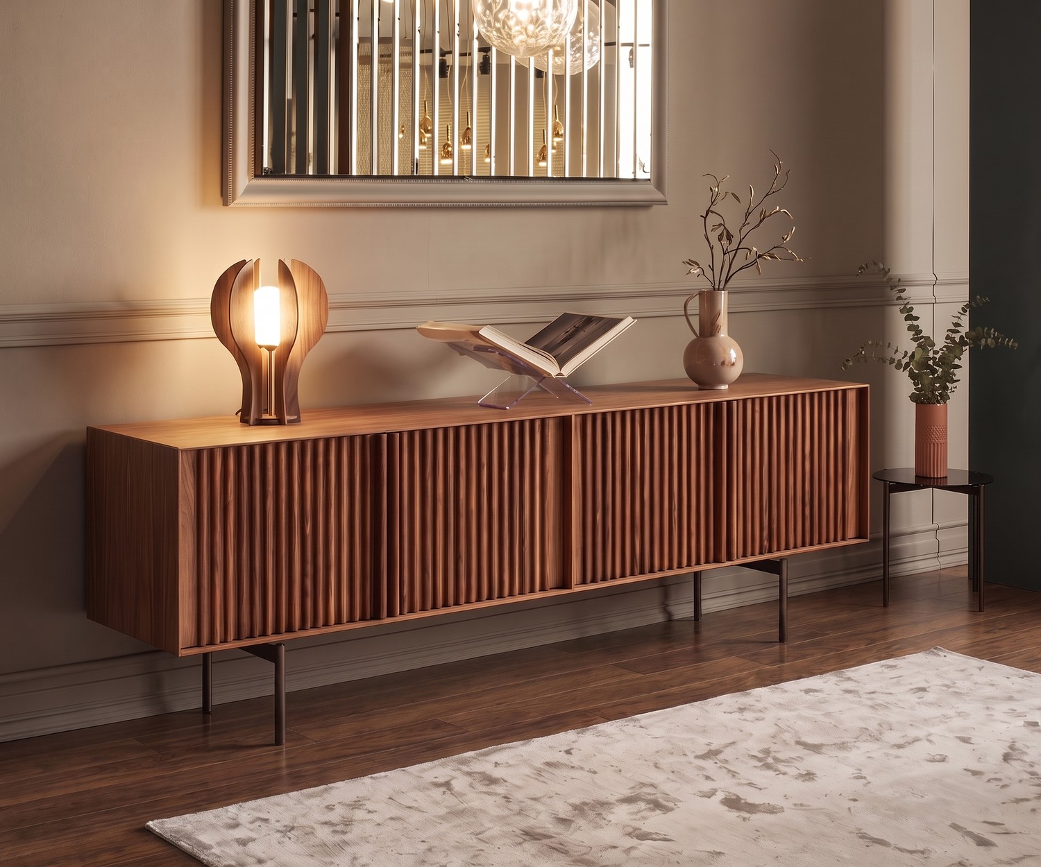 al2 ka-bera 003 A Design Sideboard aus Walnuss mit Lamellen al2 ka-bera 003 A Design Sideboard aus Walnuss mit Lamellen für das Wohnzimmer im eleganten, warmen Mid-Century-Stil