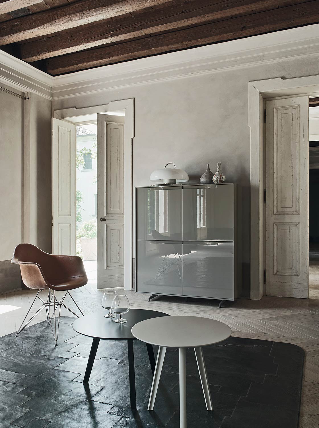 Hochglanz Design Schrank Grau