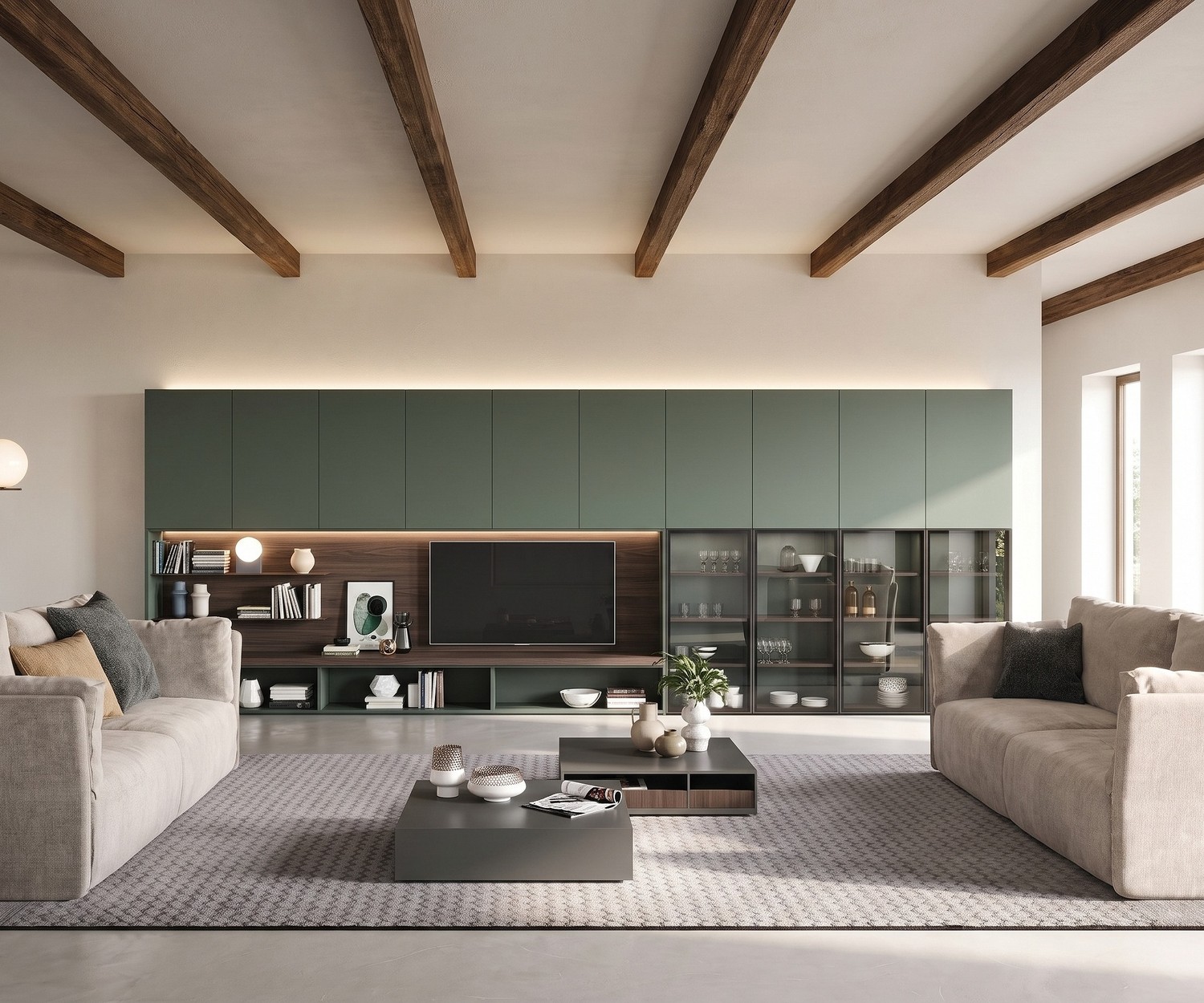 Novamobili Couchtisch Seven mit Ablagefläche im modernen Wohnzimmer mit beigen Sofas und Holzbalkendecke.