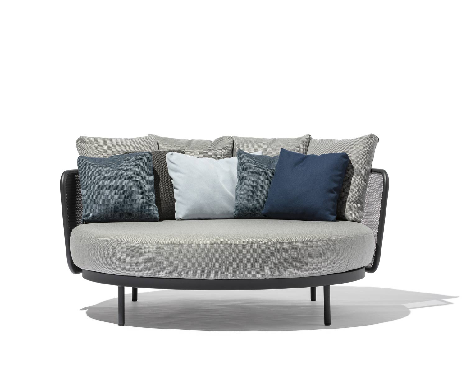 Todus Baza Design Lounge Daybed Round with cushion set Todus Baza Design Lounge Daybed Round with cushion set