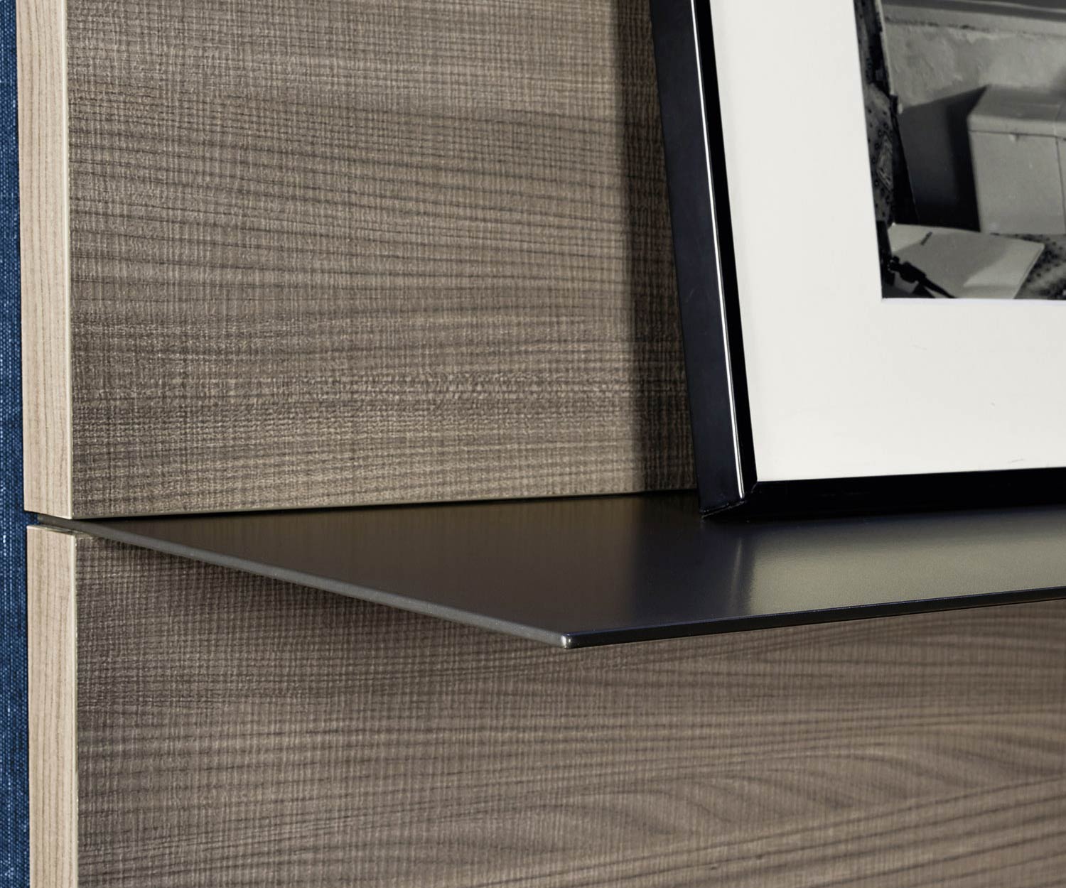 Livitalia Design Wohnwand C36 im Detail das dünne Wandboard Livitalia Design Wohnwand C36 im Detail das dünne Wandboard