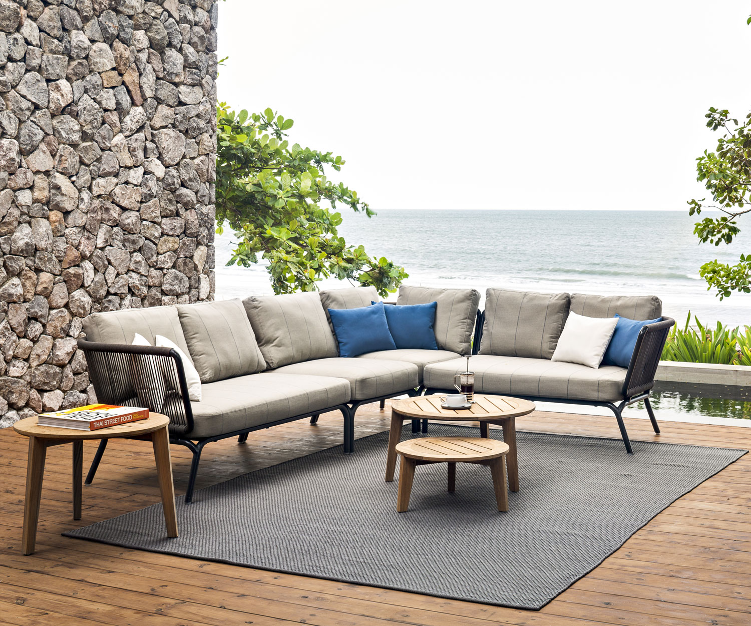 Oasiq Attol Teak Beistelltisch Oasiq Attol Teak Beistelltisch