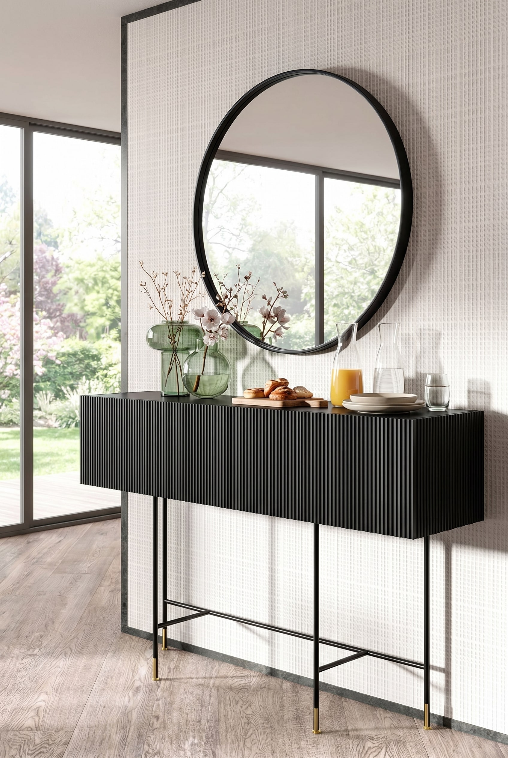 Elegant zwart Capo d'Opera Aero Bar Sideboard met geribbelde voorkant, gedecoreerd met groene glazen vazen en een ronde spiegel op de achtergrond, ideaal voor de lentebunch.