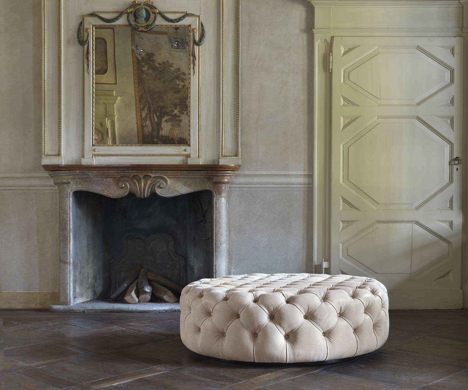 Round Marelli Matisse stool by the fireplace in white Capitonne finish