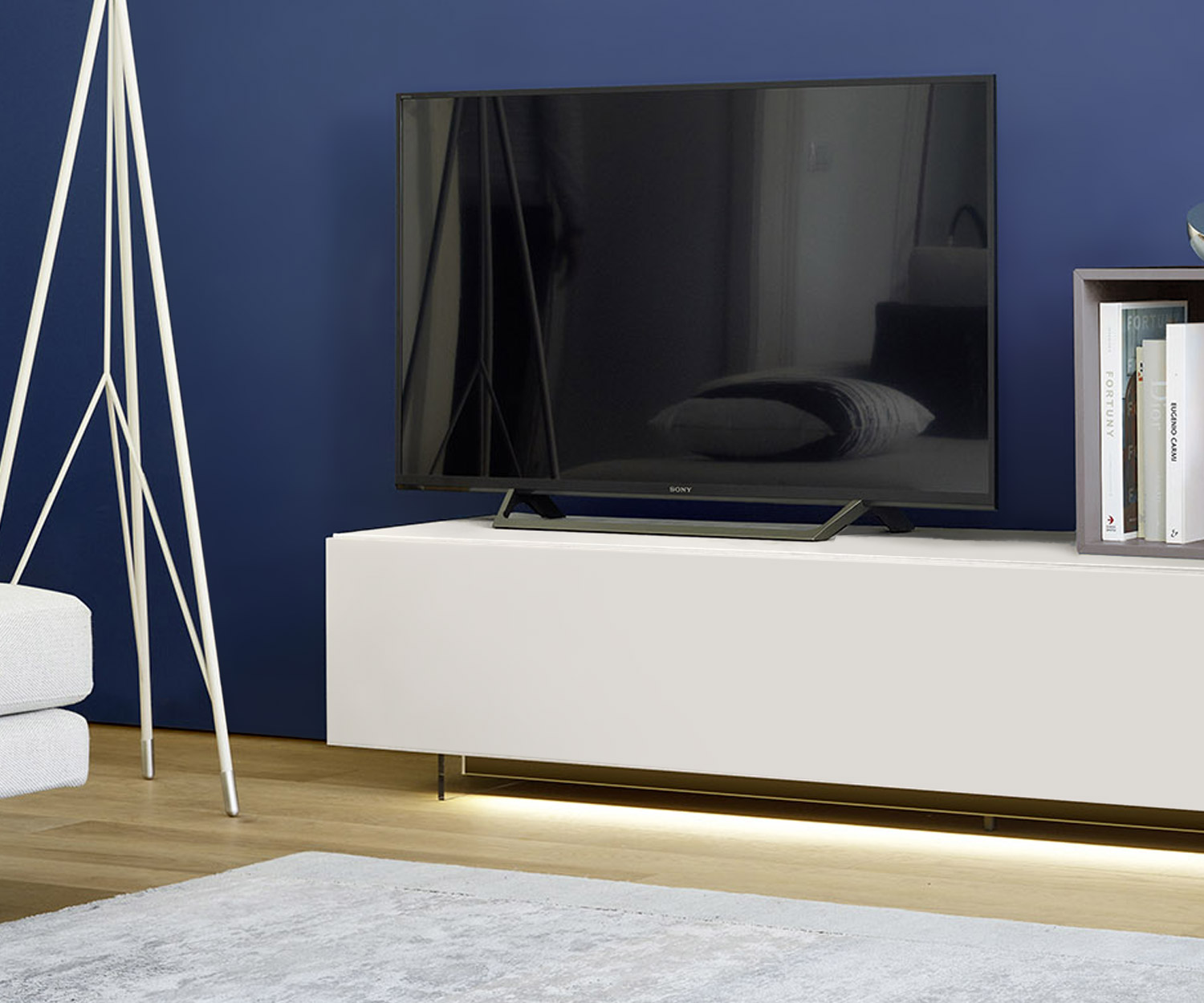 Exklusive Design TV Wohnwand Livitalia C09 für kleine Wohnzimmer Eiche Hell Weiß Matt schwebender Effekt