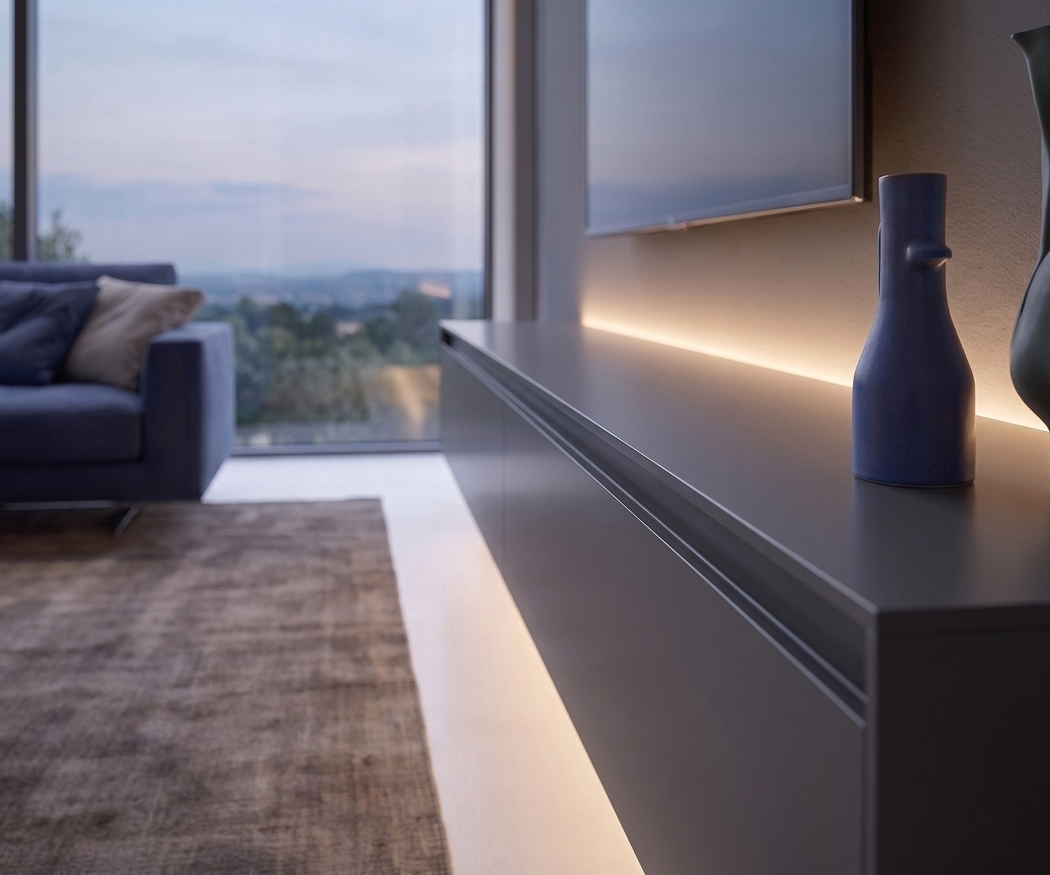 Hängendes TV-Lowboard Reverse mit LED-Beleuchtung Hängendes TV-Lowboard Reverse von Novamobili im Wohnzimmer. Graues Design-TV-Board mit atmosphärischer LED-Beleuchtung.