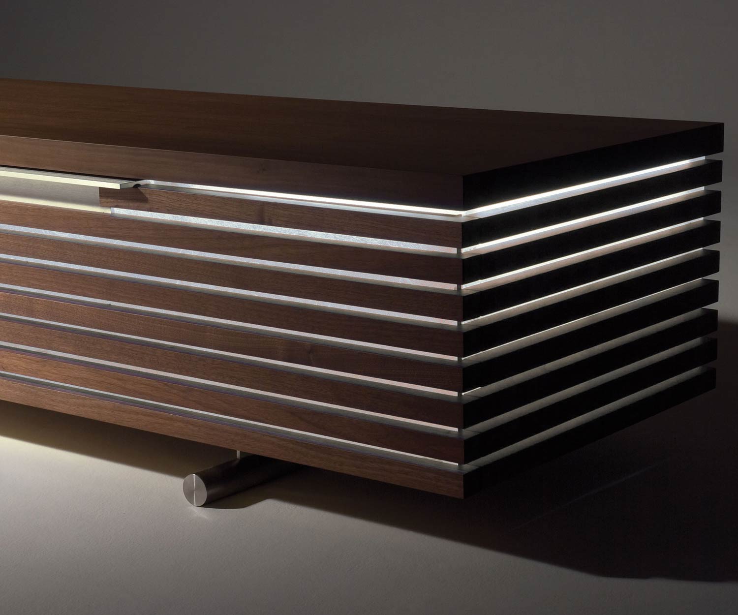 Hochwertiges Conde House Tosai Design Design Lowboard mit LED Beleuchtung