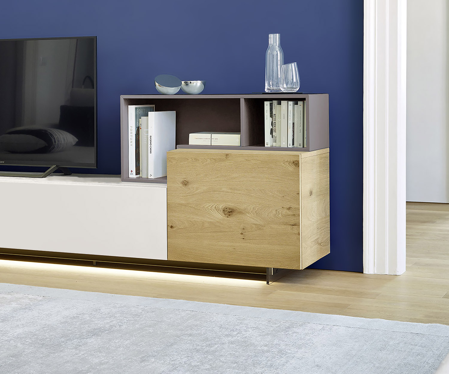 Moderne TV Wohnwand C09 von Livitalia im Detail Regal matt lackiert und Eck Unterschrank in Eiche Moderne TV Wohnwand C09 von Livitalia im Detail Regal matt lackiert und Eck Unterschrank in Eiche