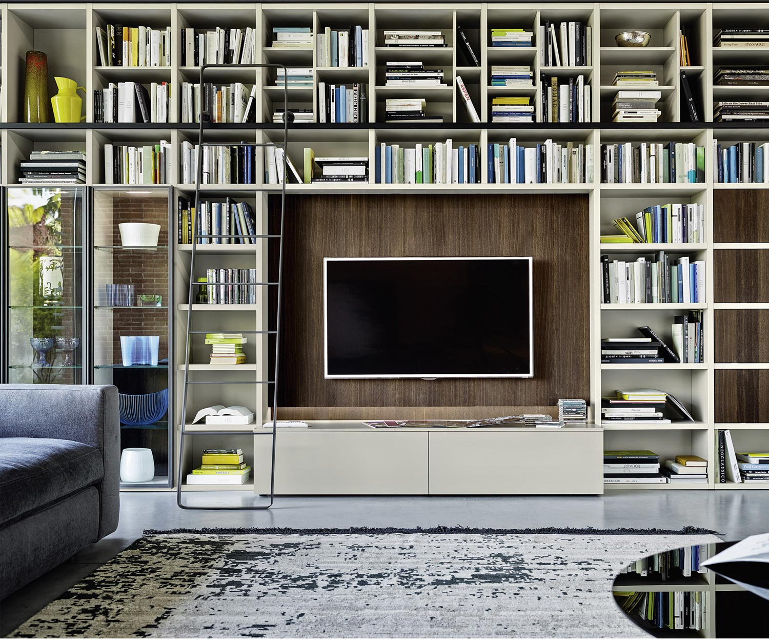 Livitalia Design Bücherregal mit Leiter und TV Paneel