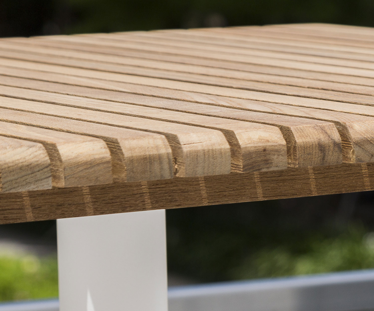 Oasiq Ceru Aluminium Esstisch B 80 cm weiß teak