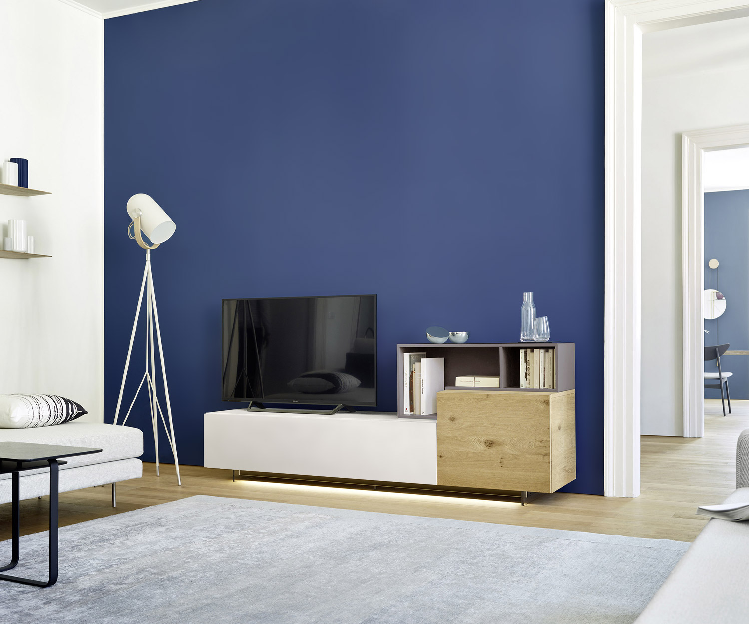 Exklusive Design TV Wohnwand Livitalia C09 für kleine Wohnzimmer Eiche Hell Weiß Matt schwebender Effekt
