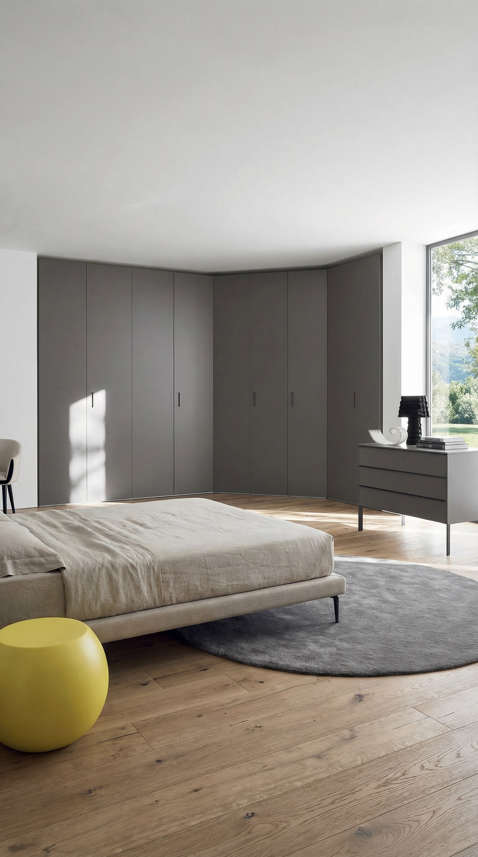 Une armoire d'angle intégrée sans couture dans une chambre élégante et lumineuse avec de grandes fenêtres. Une armoire d'angle intégrée sans couture dans une chambre élégante et lumineuse avec de grandes fenêtres.