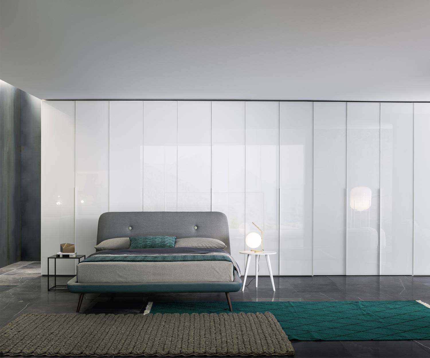 Design Novamobili Kleiderschrank Crystal 4m breit mit Glas Flügeltür Design Novamobili Kleiderschrank Crystal 4m breit mit Glas Flügeltür