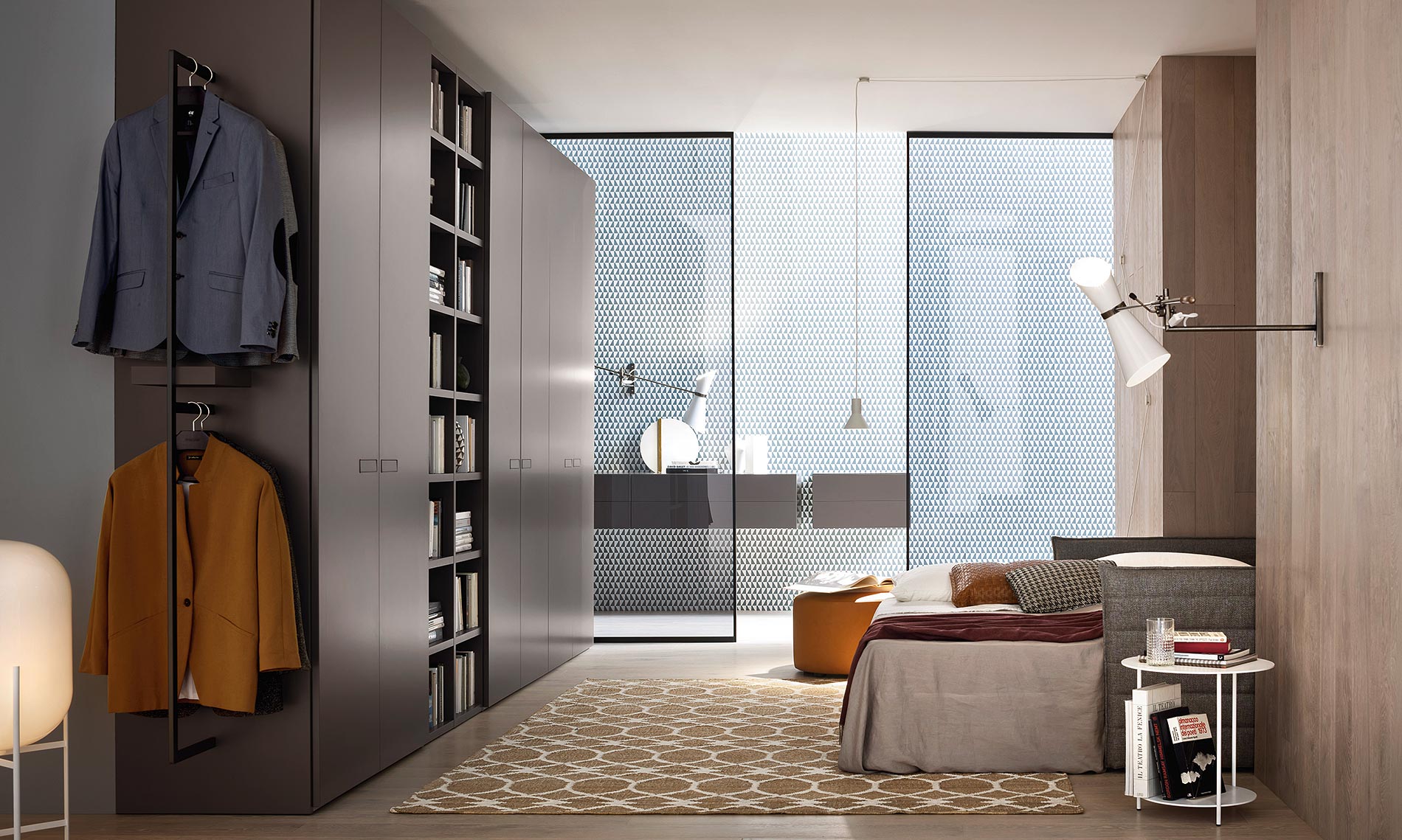 Kleiderschrank mit seitlicher Garderobe