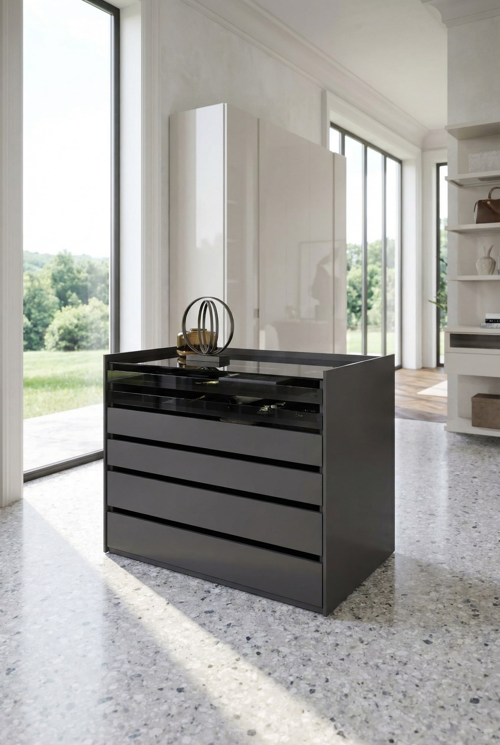 Elegant kledingkast eiland in het midden van een lichte kleedkamer