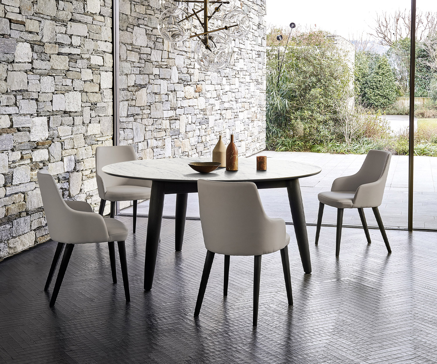 Moderner Livitalia Designer Esstisch Convivio mit runder Tischplatte auf massiven Beinen Moderner Livitalia Designer Esstisch Convivio mit runder Tischplatte auf massiven Beinen