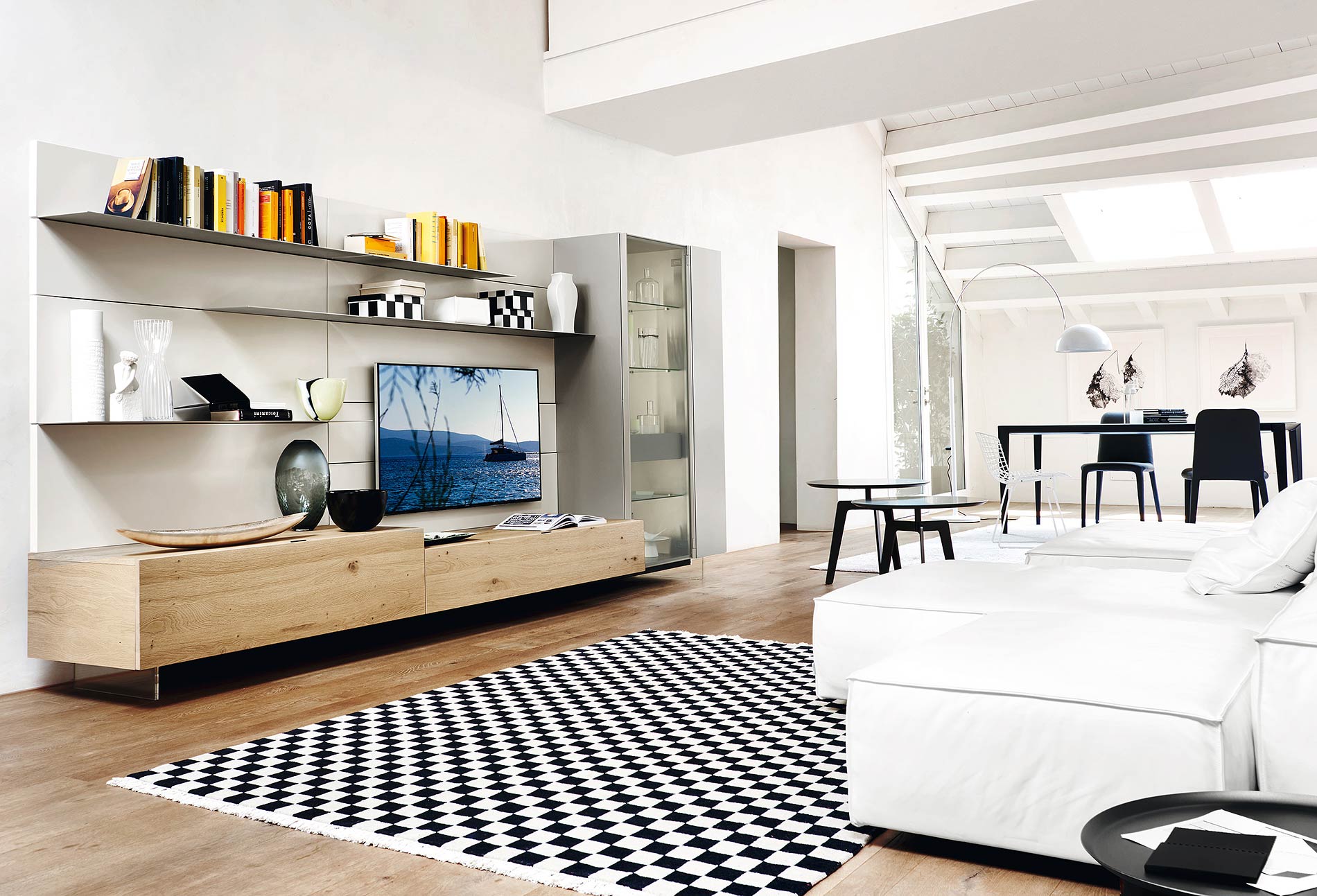 Design Wohnwand mit Glasvitrine Design Wohnwand mit Glasvitrine