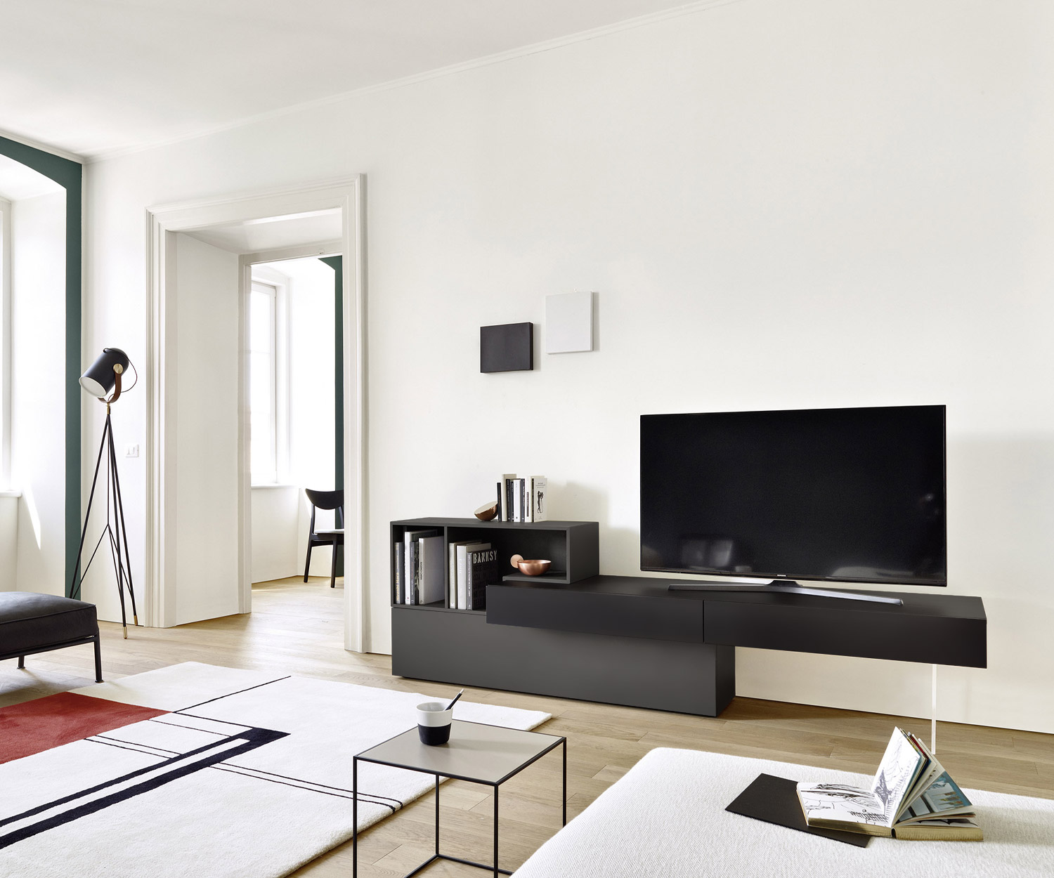 Moderne TV Design Wohnwand Livitalia C05 Unterschränke in Grau und Schwarz Matt lackiert offenes Regal