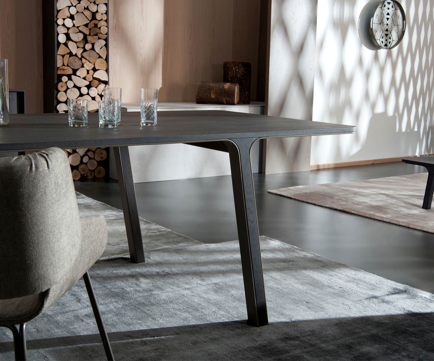 Hochwertiger Design Esstisch al2 mobius Tischplatte mit Eukalyptus Furnier Holz veredelt