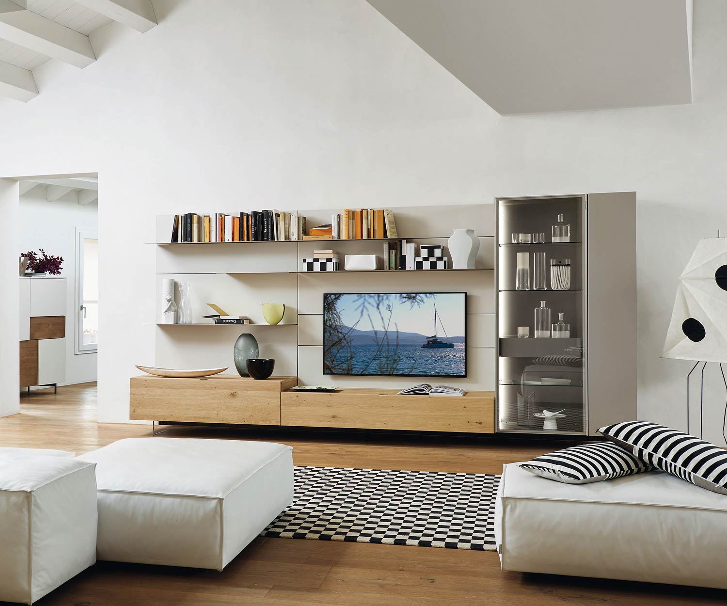Exklusive Livitalia Design Wohnwand C42 mit Glasvitrine und Bücherregal