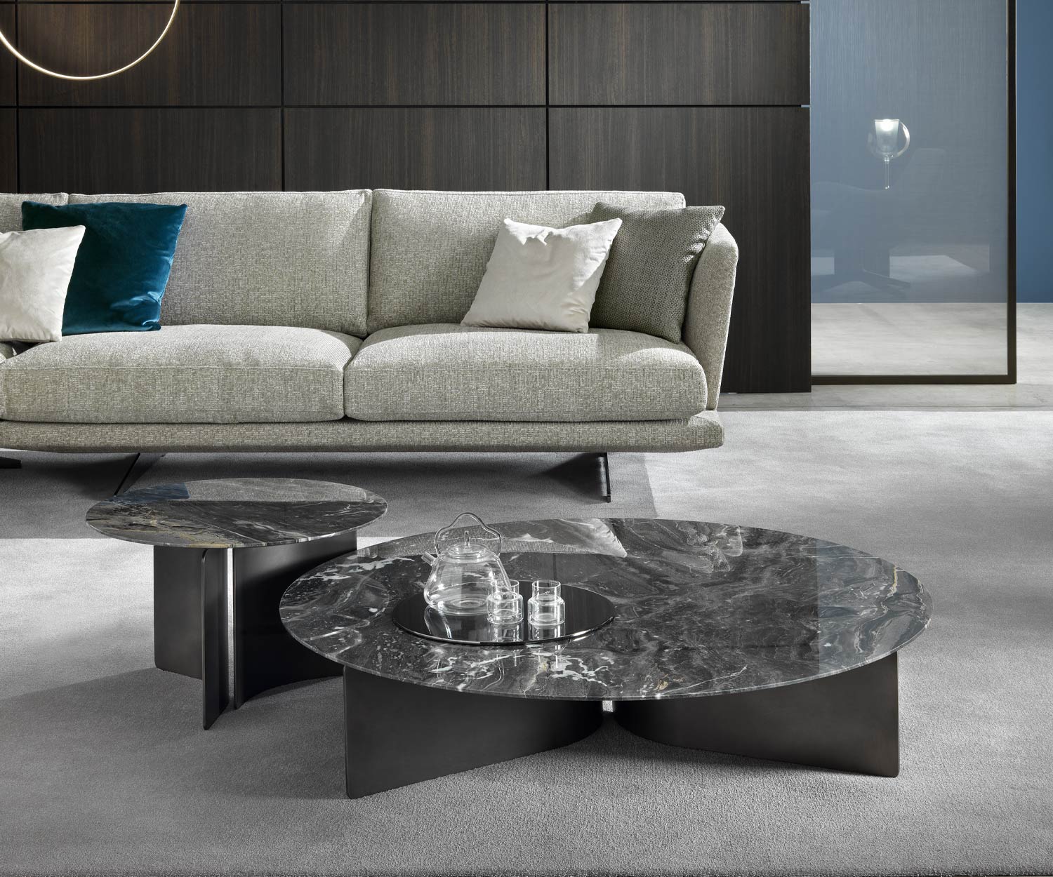 Exklusiver Marelli Couchtisch Wave Marmor Arabescato Grau Metallgestell Schwarz Exklusiver Marelli Couchtisch Wave Marmor Arabescato Grau Metallgestell Schwarz