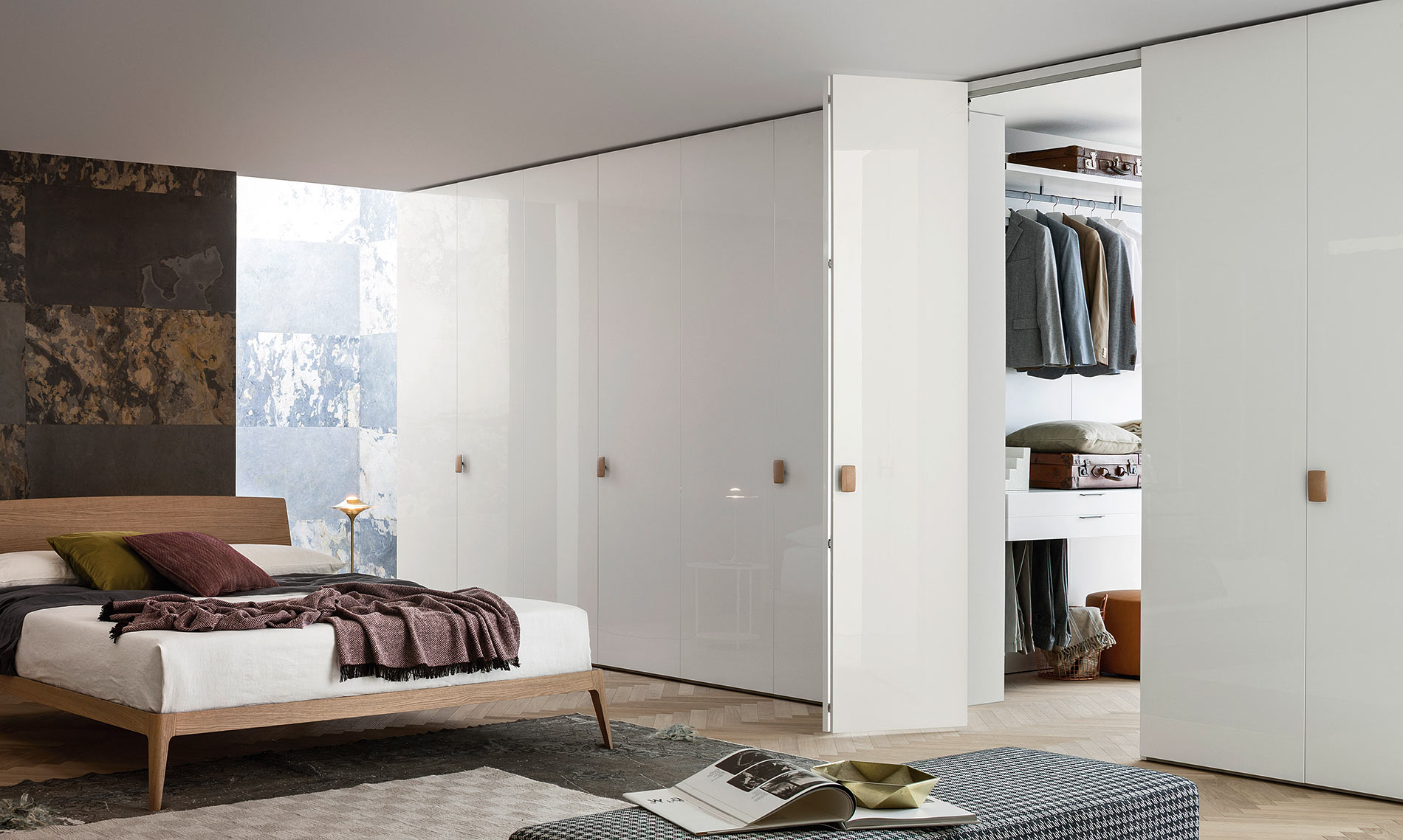 Kleiderschrank mit Durchganszimmer