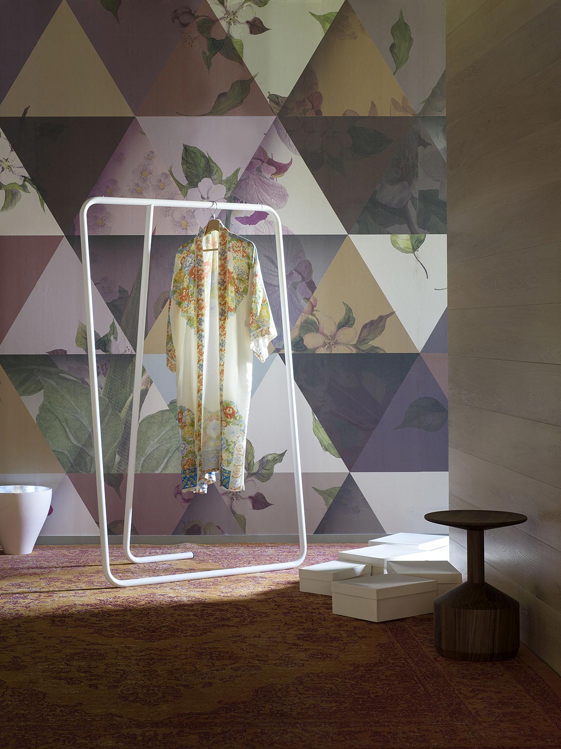 Exclusive design clothes rack