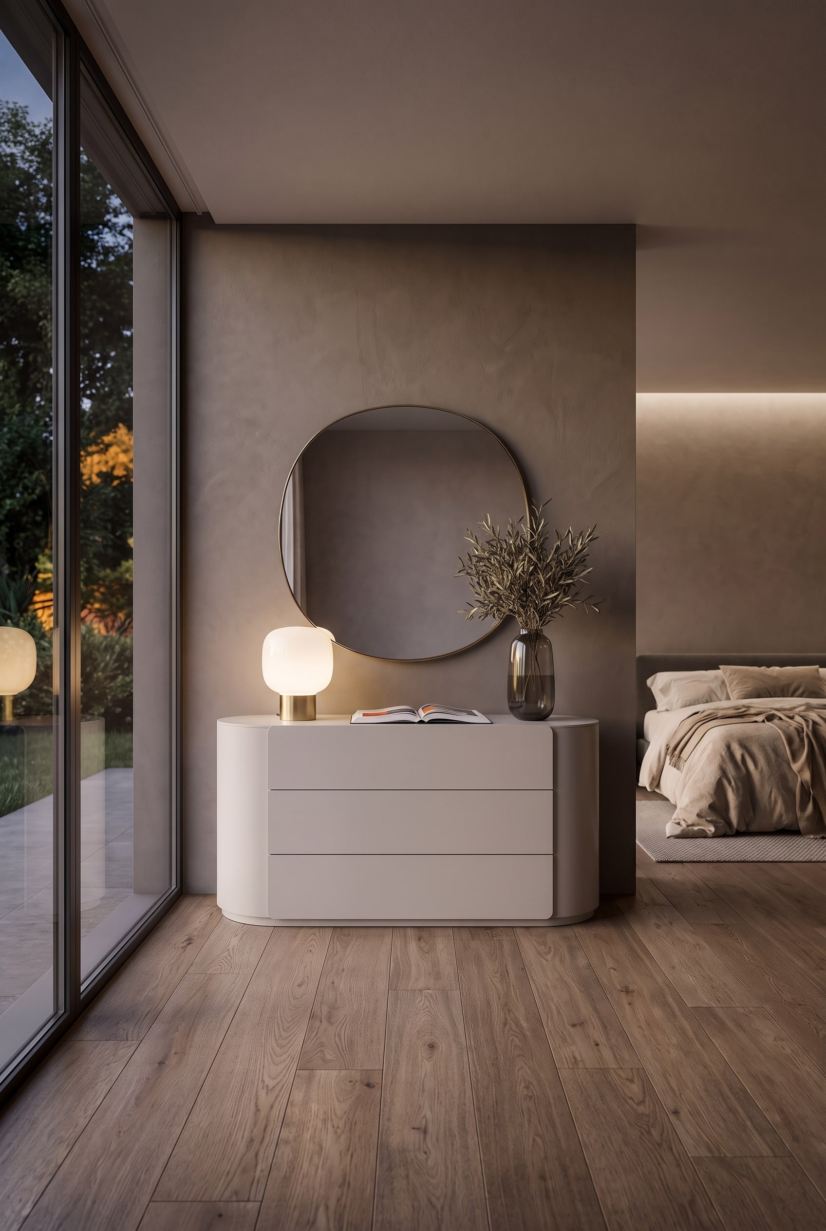 Matte, lichtgrijze ladekast met afgeronde hoeken in een moderne slaapkamer met grote spiegel.