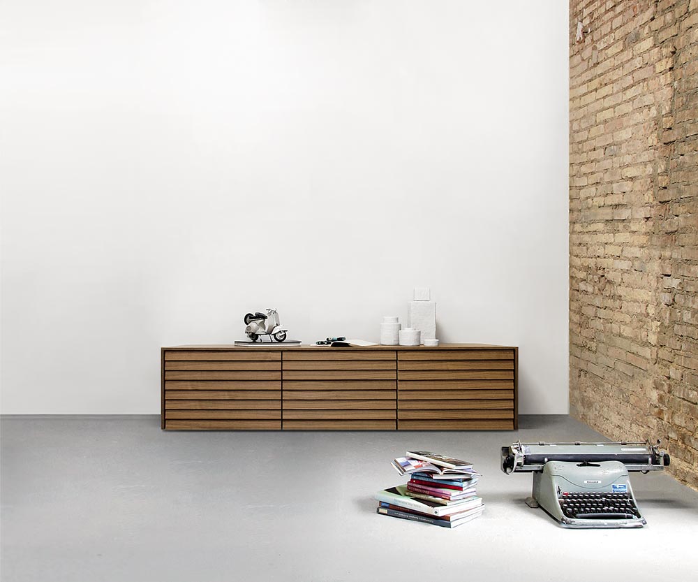 Punt Sussex sideboard floor B177 super matt walnut Punt Sussex sideboard floor B177 super matt walnut