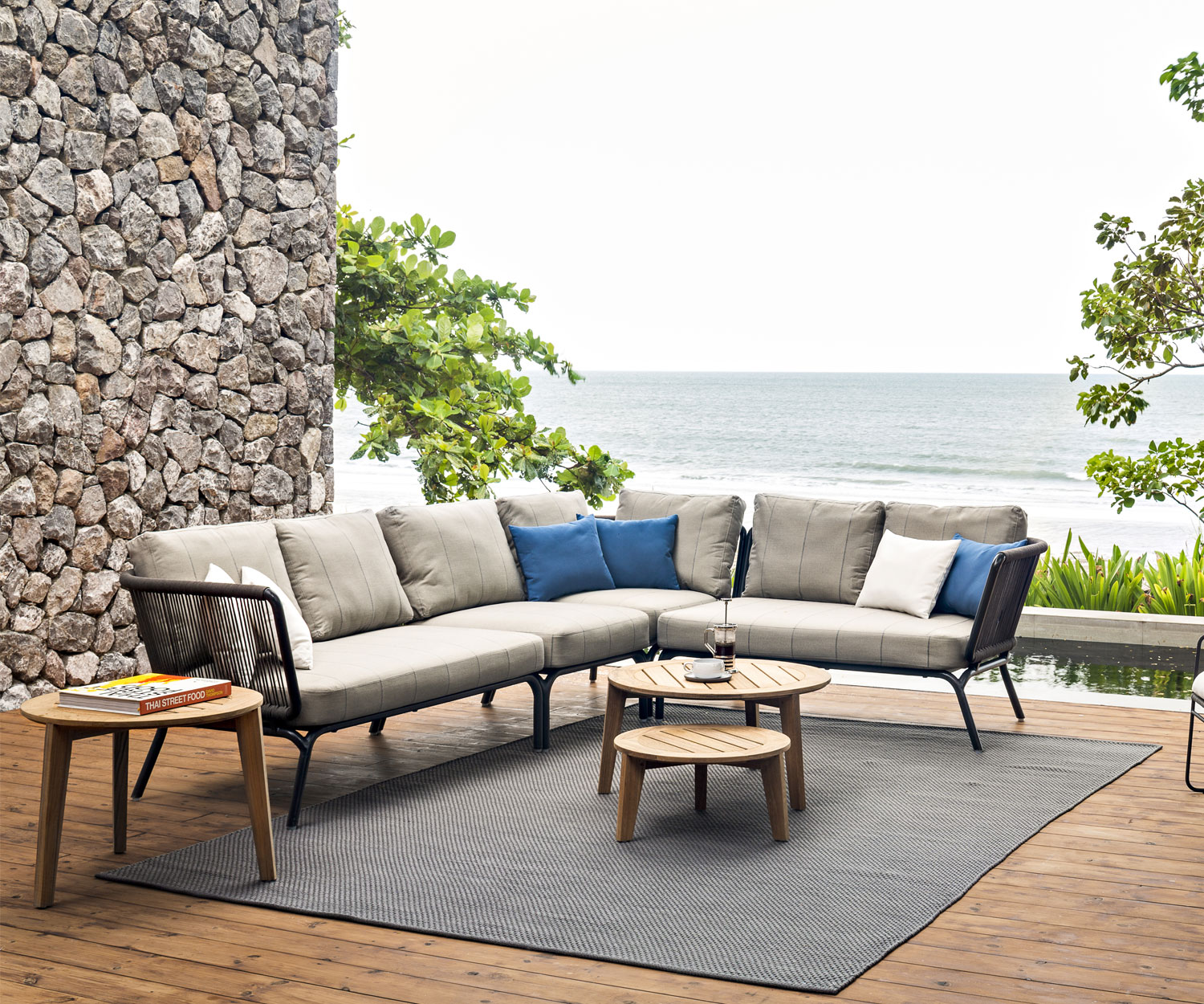 Oasiq Yland Eckbank Sofa mit einem Yland 1 Sitzer kombiniert Oasiq Yland Eckbank Sofa mit einem Yland 1 Sitzer kombiniert