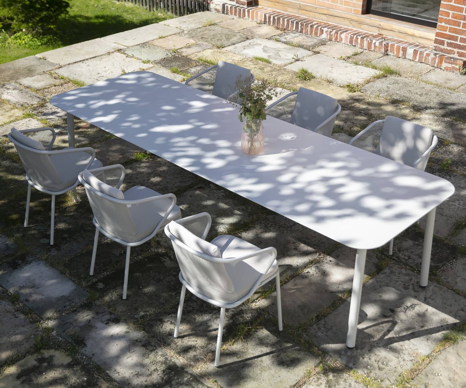 Hochwertiger rechteckiger Todus Condor Design Gartentisch mit abgerundeten Ecken